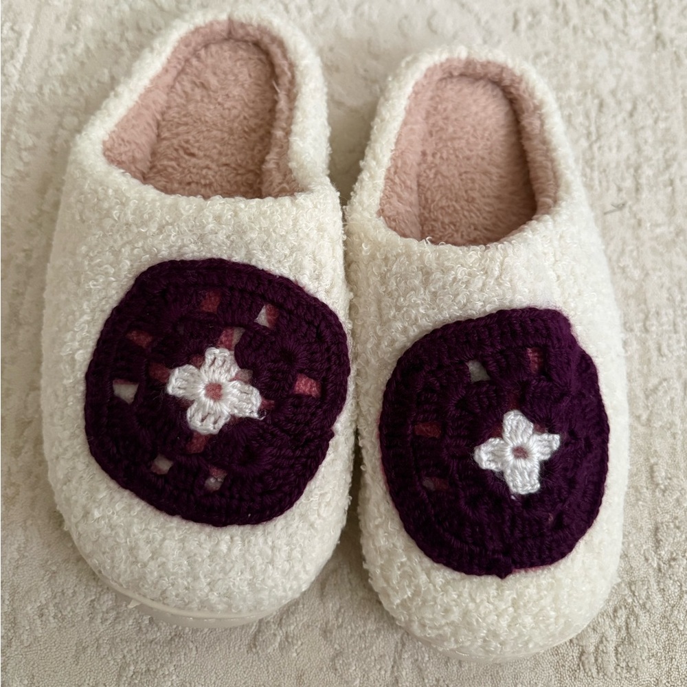 Embroidered Smiley Slippers